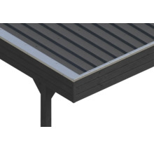 Bord de toit avec tôles trapézoïdales et profilé de finition en métal sur une structure en bois.