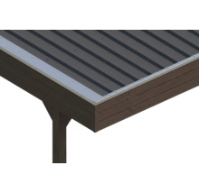 Détail d'un toit en tôle trapézoïdale avec profilé de bordure de toit en métal sur une structure en bois.