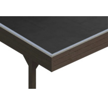 Profilé de rive de toit en aluminium sur un toit plat d'une structure en bois.