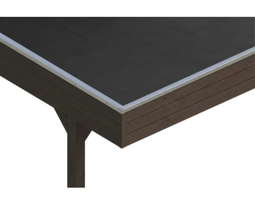 Profilé de rive de toit en aluminium sur un toit plat d'une structure en bois.