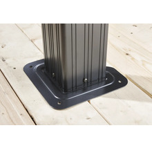 Vue détaillée de la fixation d'un pavillon sur un plancher en bois