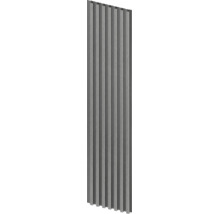 Wandpaneel in Lamellenoptik aus Metall mit gebürsteter Textur.