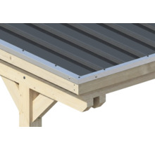 Vue détaillée d'une structure de toit en bois avec tôle trapézoïdale et profilé de bordure métallique.