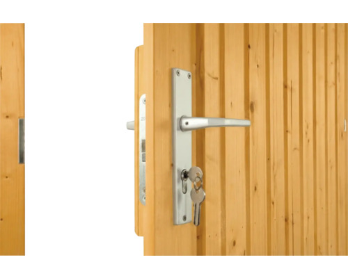 Porte en bois avec poignée argentée et clé insérée dans la serrure.