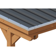 Vue détaillée d'une structure de toit en bois avec des tôles trapézoïdales et un profilé de rive en aluminium.