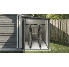 Box à vélos avec deux vélos dans le jardin.