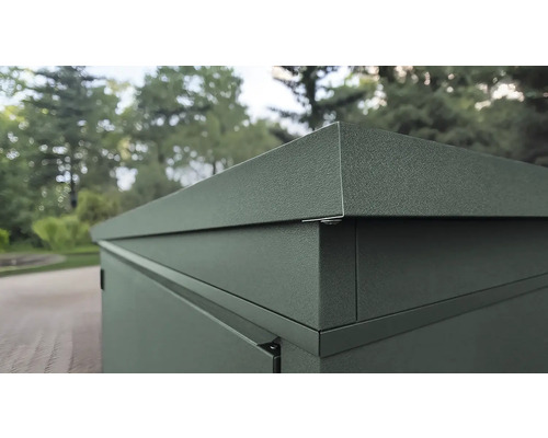 Vue détaillée d'une armoire à outils avec toit en métal