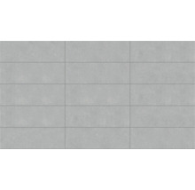 Graue Wandfliesen mit geradlinigem Fugenbild