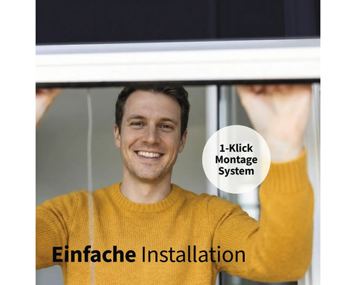 Un homme installe une moustiquaire avec un système de clic simple