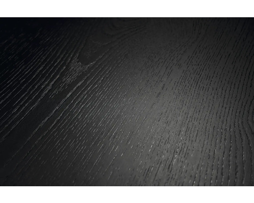 Gros plan sur une surface en bois sombre avec une veinure et une structure de bois prononcées.