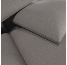 Vue détaillée du revêtement en tissu tissé gris de coussins.