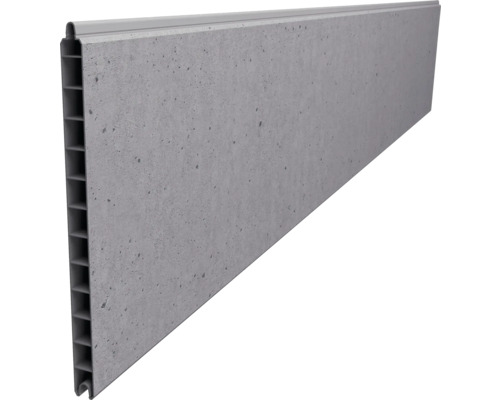 Lame de clôture en bois composite aspect béton gris avec profil alvéolaire et système de rainure et languette.