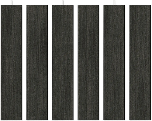 Sechs vertikale Zaunlatten aus dunklem texturiertem Material.