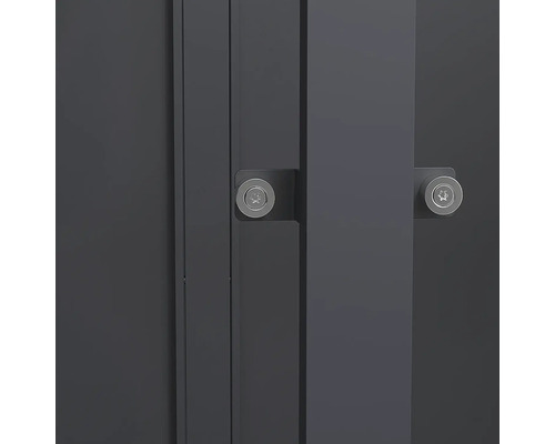 Gros plan d'un poteau métallique gris foncé avec des vis Torx sur des supports.