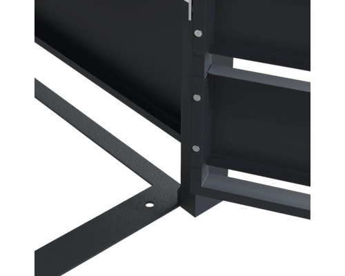 Vue détaillée d'un assemblage d'angle en métal avec vis et plaque de base perforée.