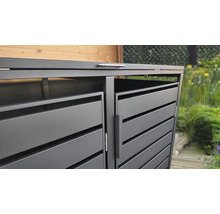 Cache-poubelle en métal anthracite avec design à lamelles, poignées sur le couvercle et la porte pour l'extérieur.