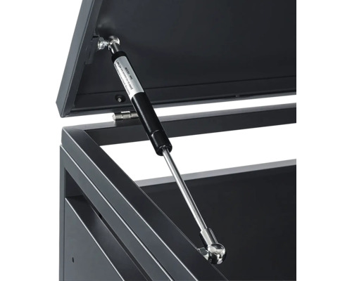 Vérin à gaz monté sur un coffre en métal pour maintenir le couvercle ouvert.