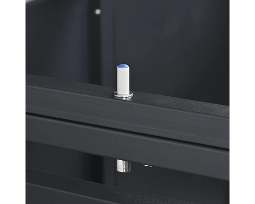 Gros plan d un cadre métallique avec un ergot de verrouillage pour éléments d armoire.