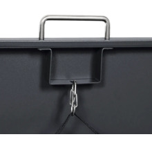 Vue détaillée d une structure métallique noire avec poignée argentée, support et chaîne métallique avec des cordons noirs.