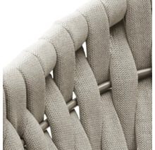 Nahaufnahme einer Kordelflechtung mit Strickoptik an einem Gartenmöbelgestell.