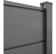 Gros plan d'un panneau de clôture brise-vue en aluminium avec poteau en anthracite.