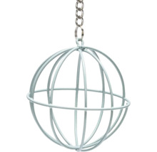 Kugelförmiger Meisenknödelhalter aus Metalldraht mit Kette zum Aufhängen.