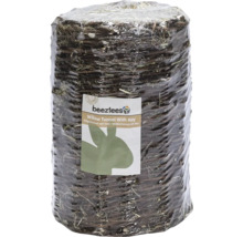 Beeztees Weidentunnel mit Heu für Nagetiere und Kaninchen, aus Naturweide geflochten, in Folie verpackt.