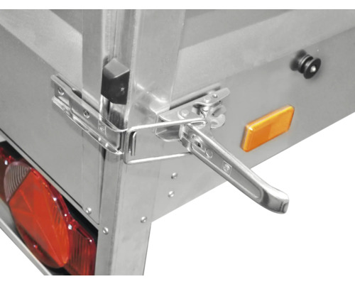 Bordwandverschluss eines Anhängers aus Metall mit integriertem Sicherungsmechanismus.