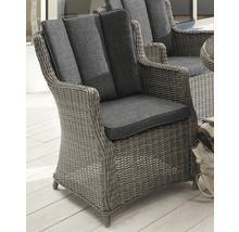 Fauteuil de jardin en résine tressée avec coussins d assise et de dossier gris.