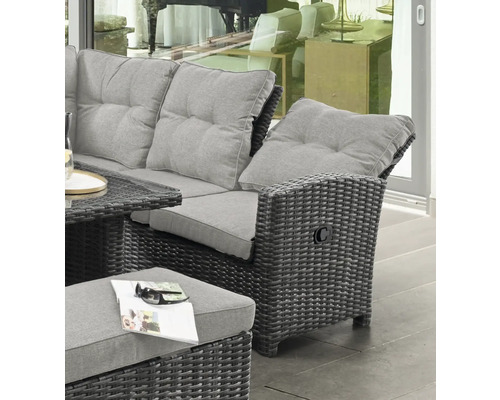 Salon de jardin moderne en résine tressée grise avec coussins gris, comprenant un canapé à dossier réglable et un pouf assorti.