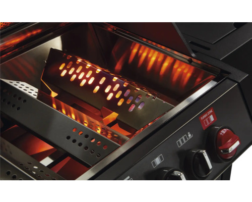 Détail d'un barbecue à gaz avec Turbo Zone activée et diffuseurs de chaleur incandescents en acier inoxydable.