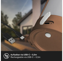 Vue détaillée d une lampe avec port de charge USB-C et un câble de recharge de 0,5 mètre.