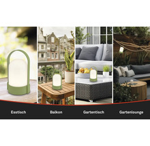 Lampe d'extérieur à LED portable avec poignée dans différents décors : table à manger, balcon, table de jardin et salon de jardin.