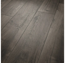 Sol stratifié à l aspect bois foncé avec veinage et structure marqués.