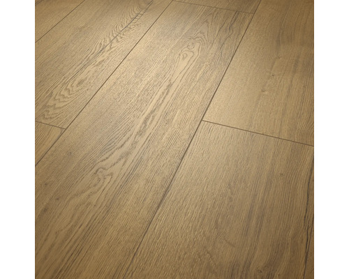 Sol stratifié aspect chêne avec veinage naturel.