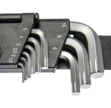 Inbusschlüssel-Satz aus Metall in einem schwarzen Kunststoffhalter mit Größenangaben von 1,5 bis 10.