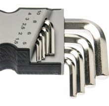 Winkelschlüsselsatz für Innensechskantschrauben in einem Halter, Größen eins Komma fünf bis zehn Millimeter.