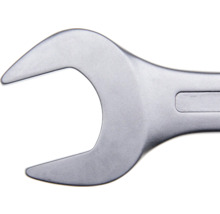 Nahaufnahme eines Maulschlüssels aus Metall.