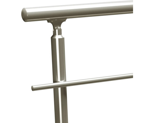 Handlaufhalter mit Handlauf und Querstab aus Edelstahl.