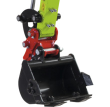 Godet rétro pour mini-pelle avec attache rapide et bras de pelle en métal de couleur noir, rouge et vert.