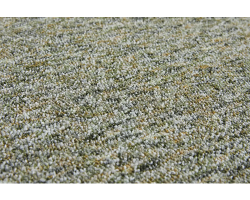 Gros plan d'une moquette à boucles avec texture chinée dans les tons vert, gris et beige.