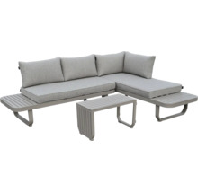 Salon de jardin avec canapé d'angle, tablettes intégrées et table basse, structure en métal gris, coussins gris.