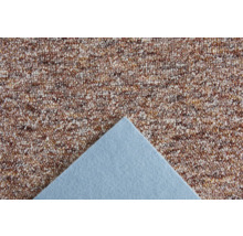 Moquette bouclée avec structure chinée et envers en feutre.