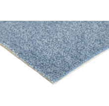 Blauer Teppichboden aus Velours mit Kurzflor.