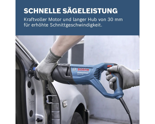 Bosch Professional Säbelsäge GSA 12-30 schneidet Autoblech mit 30 Millimeter Hub für hohe Schnittgeschwindigkeit.