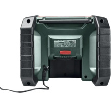 Rückansicht des Metabo Baustellenradios R 12-18 BT mit Metabo Logo, Antenne, Akkufach, Netzstecker und Zertifizierungszeichen.