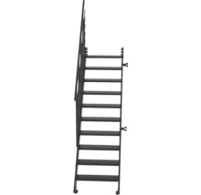 Schwarze Metalltreppe für den Außenbereich mit Geländer und profilierten Stufen.