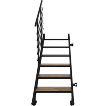 Platzsparende Treppe mit Metallgestell und Stufen aus Holz, inklusive einseitigem Geländer.