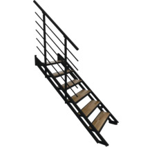 Raumspartreppe aus Metall mit Holzstufen und Geländer.