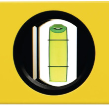 Detailansicht einer vertikalen Libelle einer Wasserwaage.